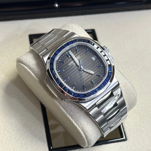 Patek-Philippe-Nautilus-5711111P-001-2.webp