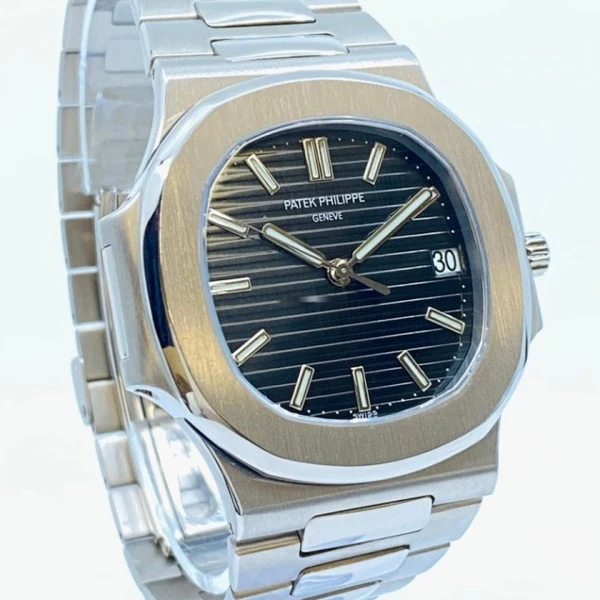 Patek-Philippe-Nautilus-For-Sale-in-With-Gold-extremely-rare-unworn-full-set-2.webp
