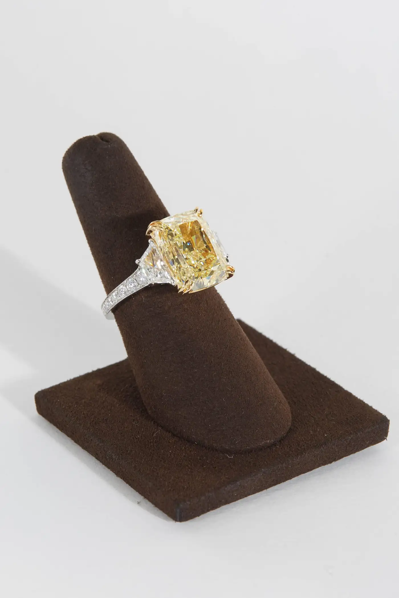 10-carat-Fancy-Yellow-GIA-Diamond-Ring-7.webp