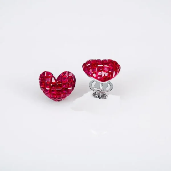 18 Karat White Gold Ruby Stud Heart Ea