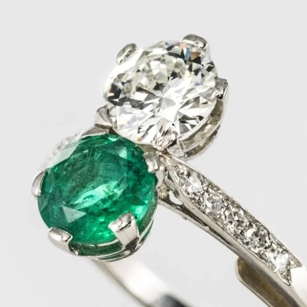 1930s French Platinum Art Deco Emerald