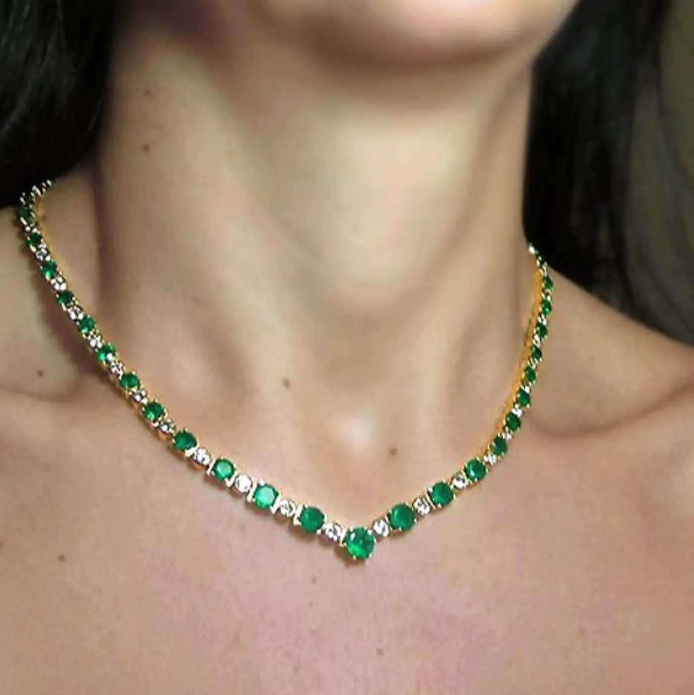 22.00-Carat-AAA-Colombian-Emerald-Diamond-Necklace-18-Karat-Yellow-Gold-4.webp