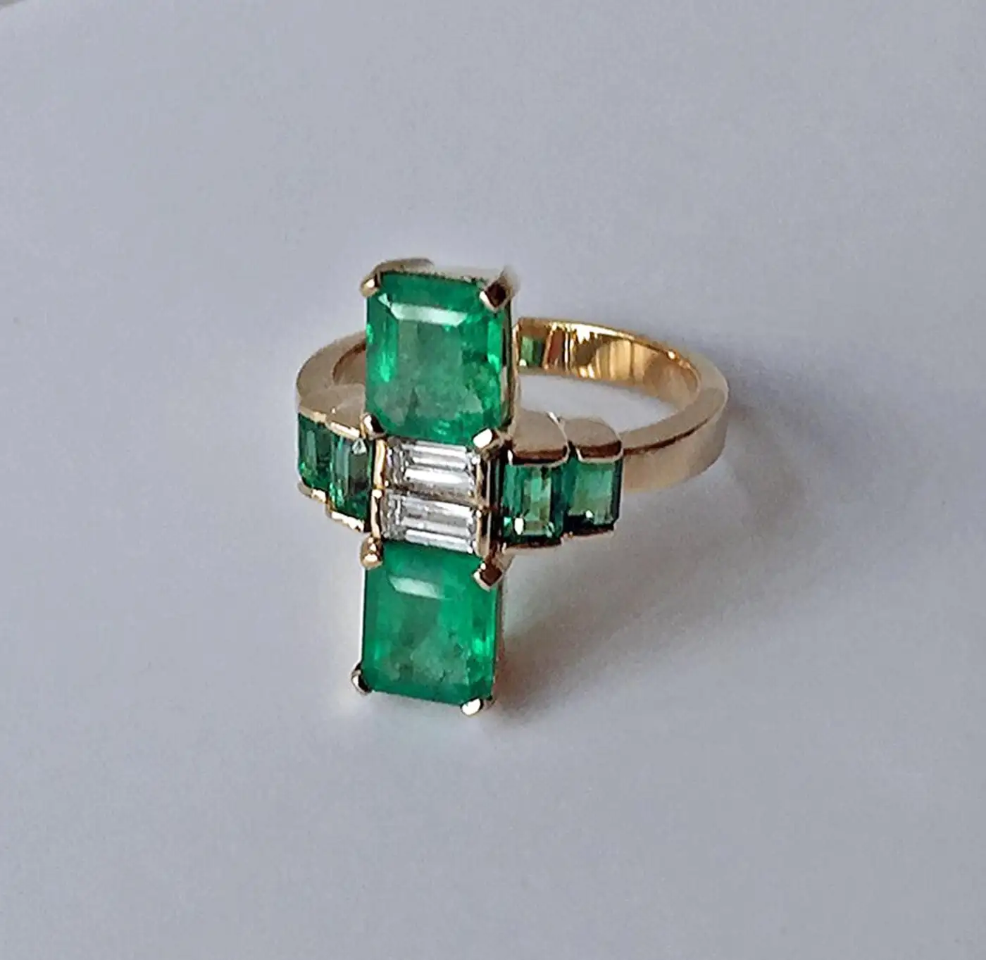 4.24 Carat Fine Colombian Emerald Diam