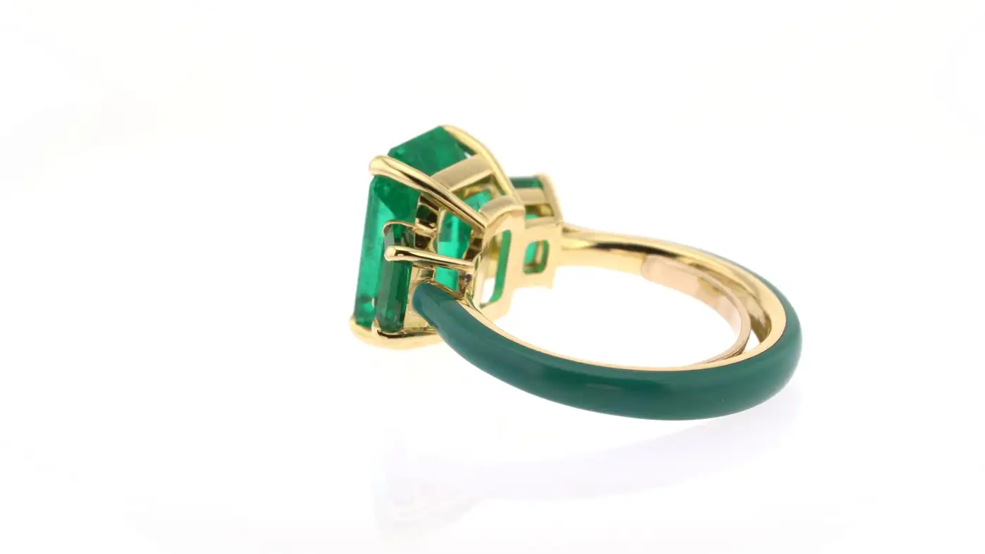 5.29-Carats-Emerald-Ring-in-Yellow-Gold-with-Ceramic-Detail-3.webp