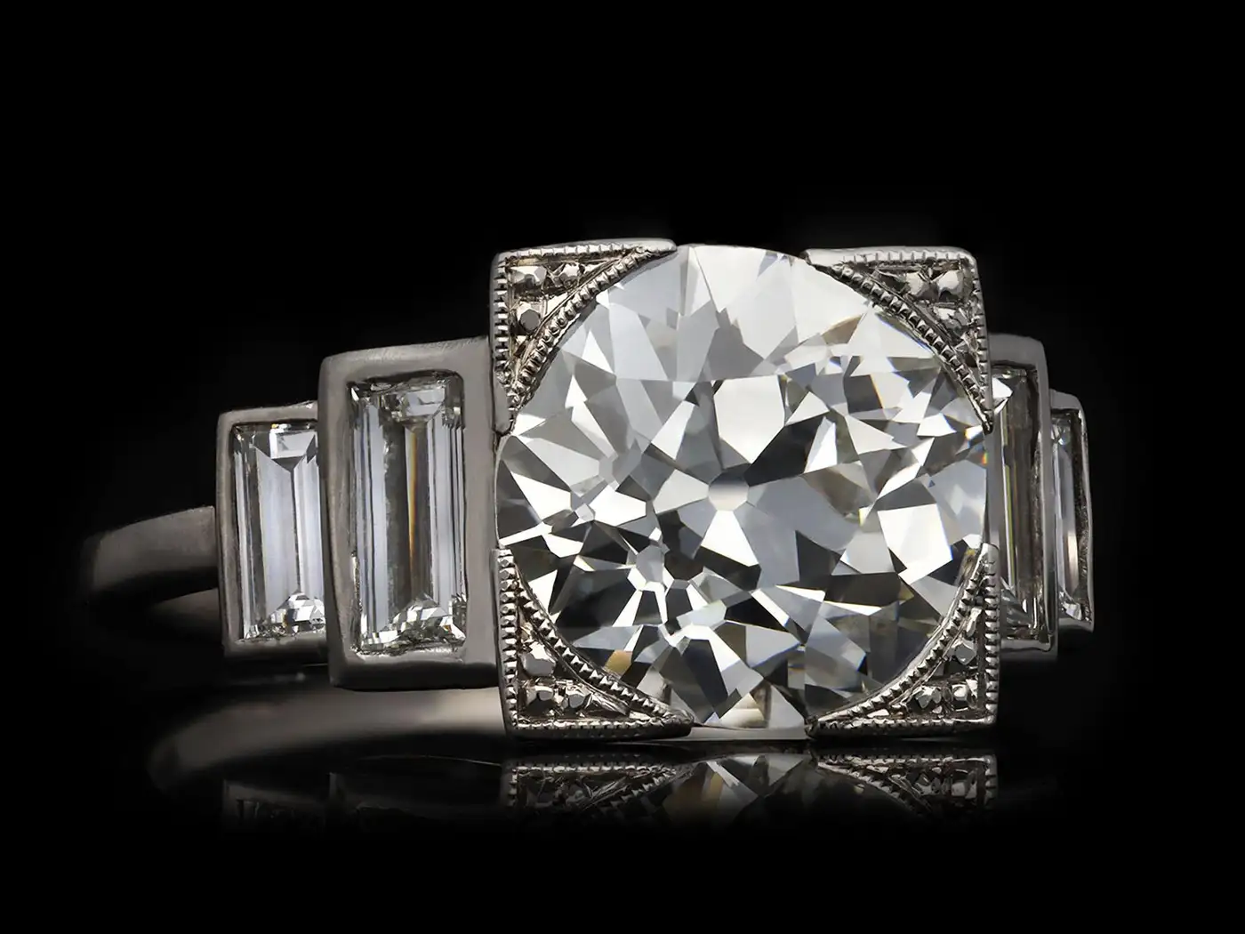 Art-Deco-diamond-flanked-solitaire-ring-English-circa-1930-3.webp