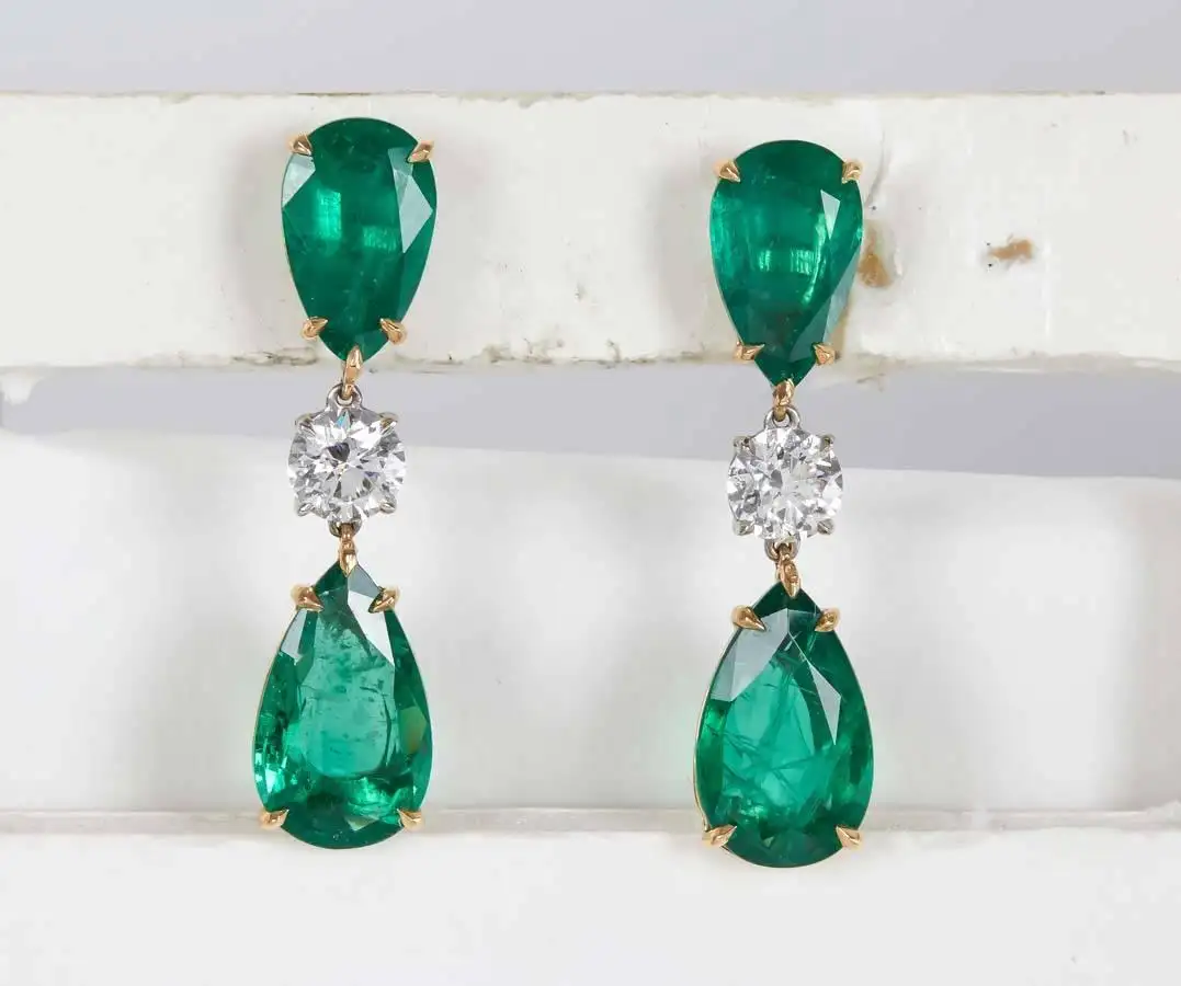 Elegant-Green-Emerald-Diamond-Gold-Drop-Earrings-2.webp