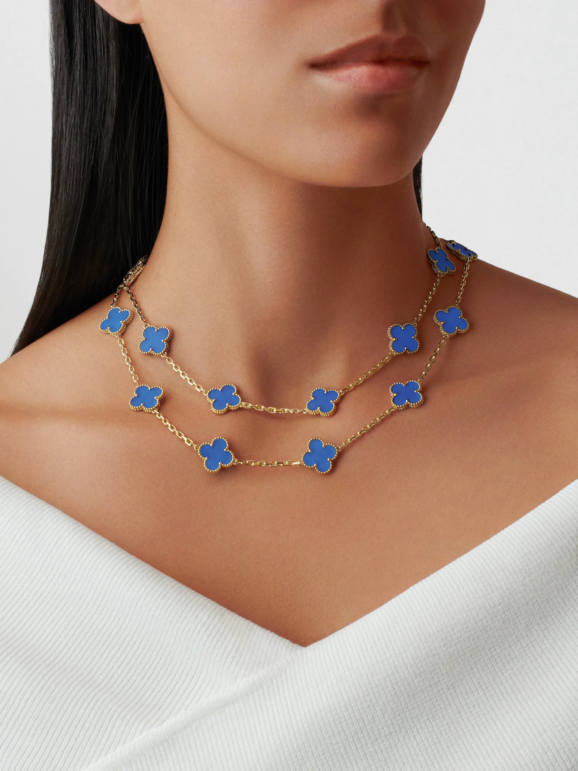Vintage-Alhambra-long-necklace-20-motifs-18-scaled-1.webp