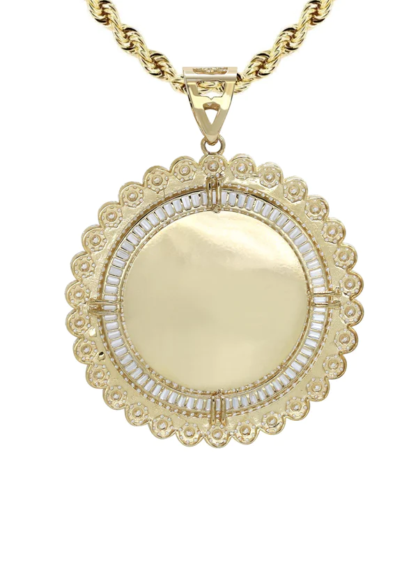 10K Yellow Gold Round Picture Necklace 3