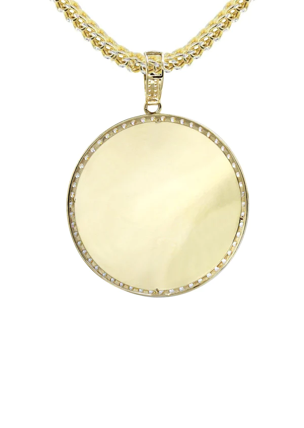 10K Yellow Gold Round Picture Necklace 3