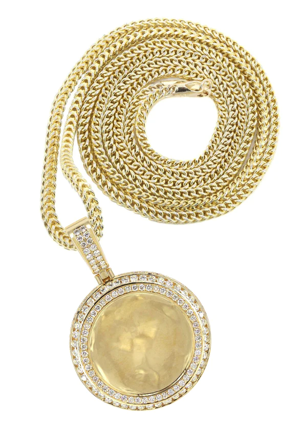 14K Yellow Gold Diamond Round Picture Pendant Necklace 1