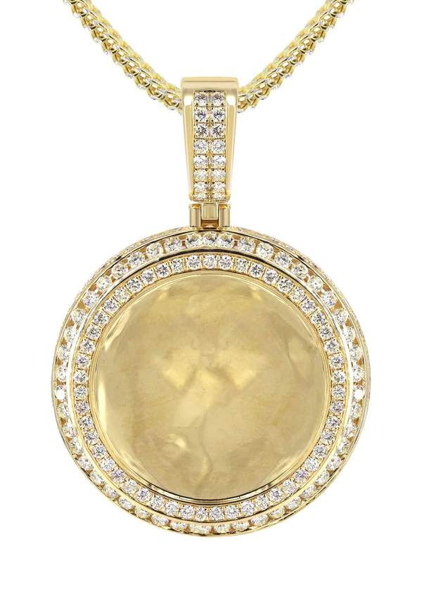 14K Yellow Gold Diamond Round Picture Pendant Necklace 2